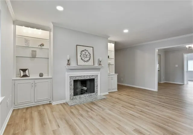 Listing Photo 1 - Condo for sale in building located at 60 Chaumont Sq NW, Atlanta, GA 30327