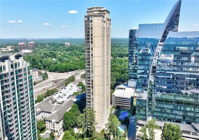 Photo 2 of Condo for sale at 3445 Stratford Rd Ne #3105, Atlanta, GA 30326 | MLS# 7804108 | Listing updated on 2026-09-14