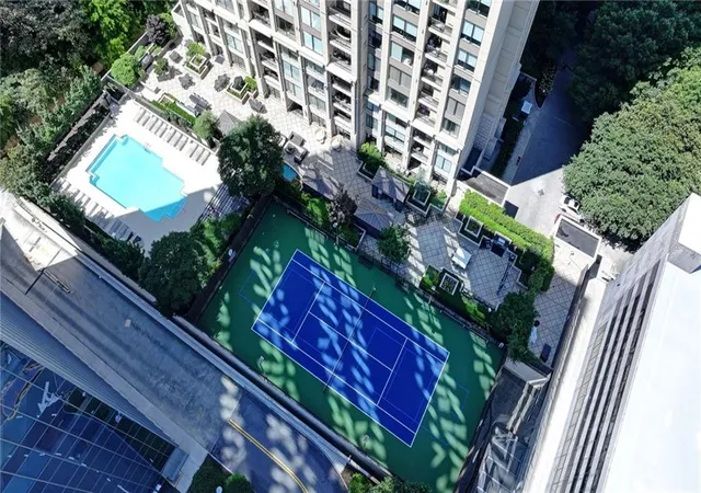 Listing Photo 2 - Condo for sale in building located at 3445 Stratford Rd Ne, Atlanta, GA 30326 - Unit #3105