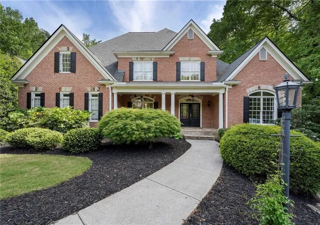 Photo 3 of Sale Pending at 510 Grv Park Pl, Roswell, GA 30075 | MLS# 7843679 | Listing updated on 2026-10-10