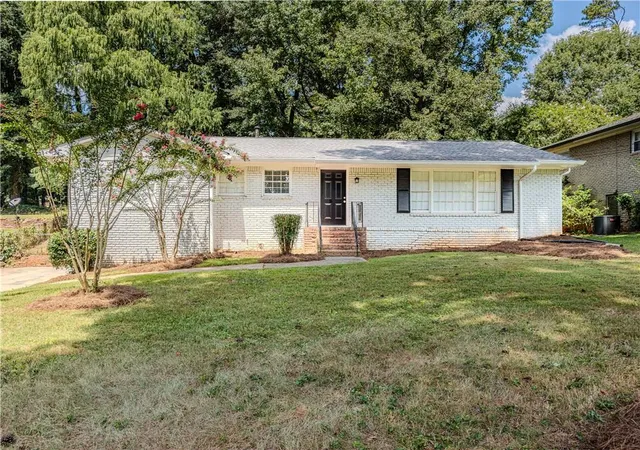 Photo 3 of Single family home for sale at 3532 Dial Dr, Stone Mountain, GA 30083 | MLS# 7833218 | Listing updated on 2026-09-06