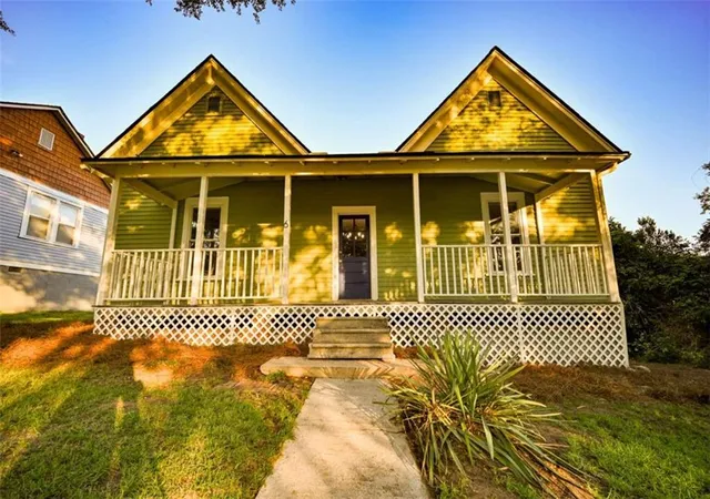 Photo 3 of Single family home for sale at 6 N Broad St, Porterdale, GA 30014 | MLS# 7833407 | Listing updated on 2026-09-18
