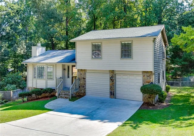 Photo 2 of Sale Pending at 978 Chartley Dr Sw, Lilburn, GA 30047 | MLS# 7836371 | Listing updated on 2026-10-11