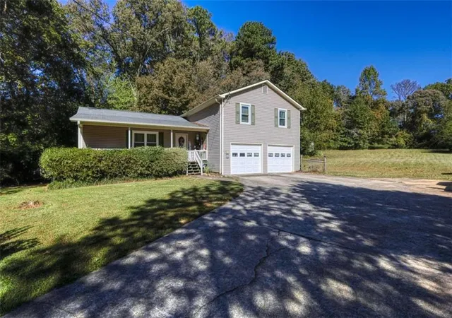 Photo 2 of Single family home for sale at 450 Hudson Cir, Douglasville, GA 30134 | MLS# 7858596 | Listing updated on 2026-10-24
