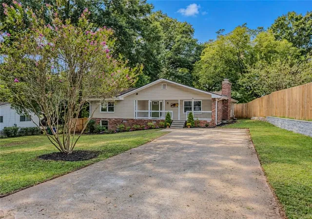 Photo 3 of Single family home for sale at 848 East Ave, Scottdale, GA 30079 | MLS# 7841751 | Listing updated on 2026-10-06