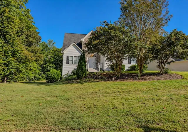 Photo 2 of Single family home for sale at 6910 Autumn Hills Dr, Cumming, GA 30028 | MLS# 7845957 | Listing updated on 2026-10-22