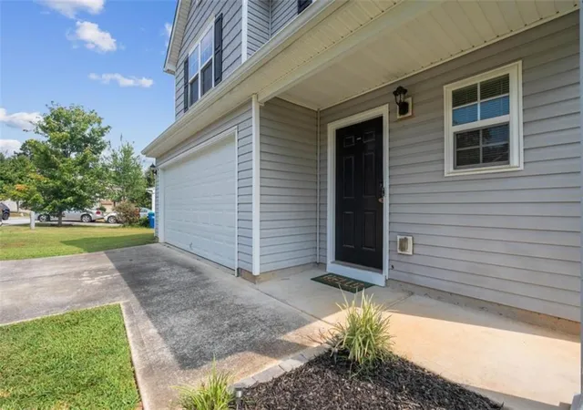 Photo 4 of Sale Pending at 2859 S Hills, Riverdale, GA 30296 | MLS# 7835331 | Listing updated on 2026-10-15