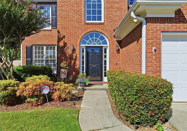 Photo 2 of Single family home for sale at 325 Oak Aly Ct, Alpharetta, GA 30022 | MLS# 7831355 | Listing updated on 2026-09-03