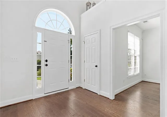 Photo 3 of Single family home for sale at 325 Oak Aly Ct, Alpharetta, GA 30022 | MLS# 7831355 | Listing updated on 2026-09-03