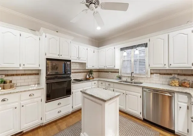 Photo 2 of Single family home for sale at 160 Landseer Way, Sandy Springs, GA 30350 | MLS# 7859114 | Listing updated on 2026-10-29