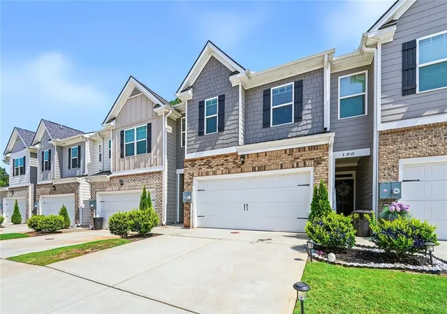 Photo 2 of Townhouse for sale at 102 Hampton Cir, Mcdonough, GA 30253 | MLS# 7844369 | Listing updated on 2026-09-26