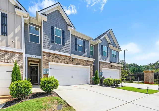 Photo 3 of Townhouse for sale at 102 Hampton Cir, Mcdonough, GA 30253 | MLS# 7844369 | Listing updated on 2026-09-26