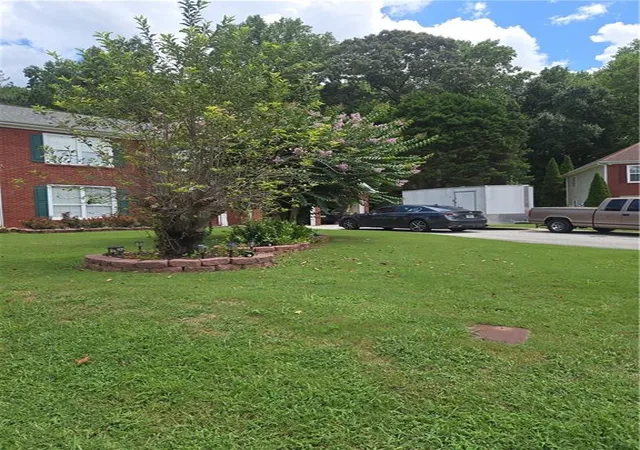Photo 3 of Single family home for sale at 2306 Greenside Dr, Austell, GA 30106 | MLS# 7828290 | Listing updated on 2026-09-11