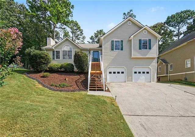 Single family home for sale at 1030 Queensbury Run, Acworth, GA 30102 | MLS# 7826959