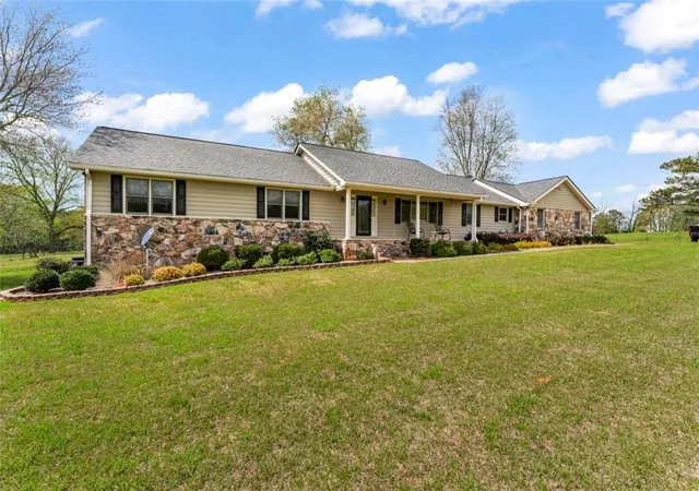 Photo 2 of Single family home for sale at 161 Minter Dr, Hampton, GA 30228 | MLS# 7830718 | Listing updated on 2026-09-01