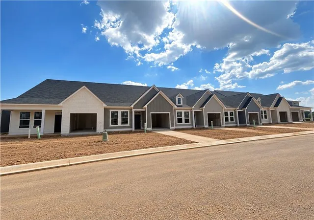 Photo 2 of Townhouse for sale at 108 Harmony Cir, Cartersville, GA 30120 | MLS# 7806005 | Listing updated on 2026-09-10