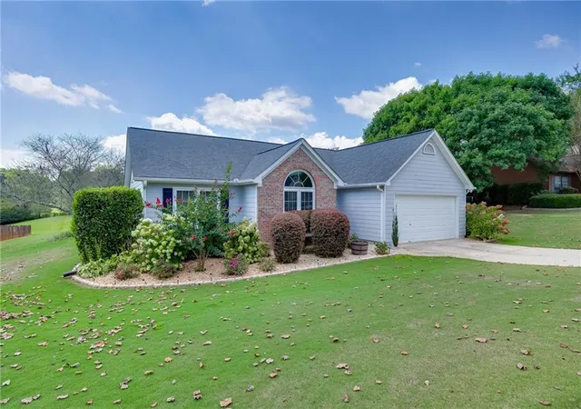 Photo 3 of Sale Pending at 8860 Creekstone Pl, Gainesville, GA 30506 | MLS# 7832124 | Listing updated on 2026-10-12