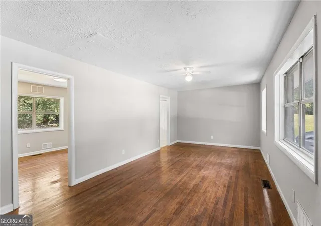Photo 3 of Single family home for sale at 546 Lamar Dr, Forest Park, GA 30297 | MLS# 7836014 | Listing updated on 2026-09-11