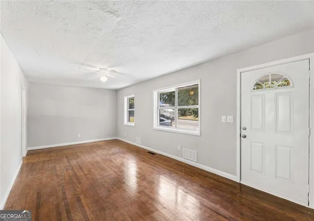 Photo 4 of Single family home for sale at 546 Lamar Dr, Forest Park, GA 30297 | MLS# 7836014 | Listing updated on 2026-09-11