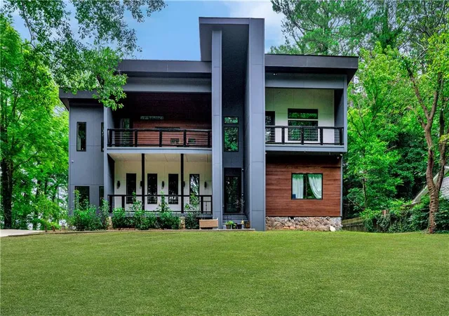 Photo 3 of Single family home for sale at 3009 Orion Dr, Decatur, GA 30033 | MLS# 7832392 | Listing updated on 2026-09-17