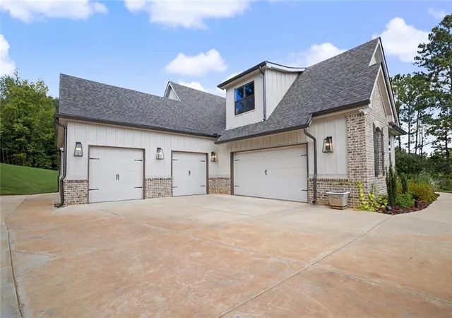 Photo 3 of Single family home for sale at 220 Preakness Way, Forsyth, GA 31029 | MLS# 7833269 | Listing updated on 2026-09-10