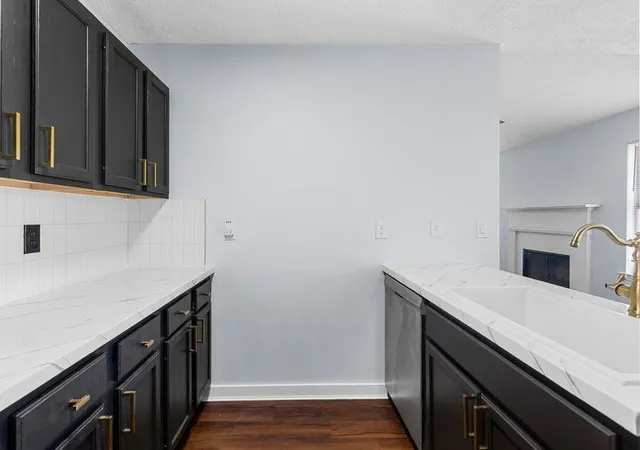 Photo 3 of Single family home for sale at 511 Lakecourt Dr, Mcdonough, GA 30253 | MLS# 7833390 | Listing updated on 2026-09-14