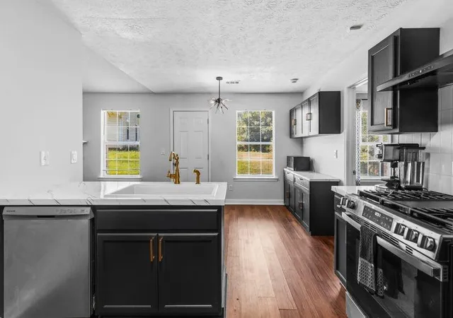 Photo 4 of Single family home for sale at 511 Lakecourt Dr, Mcdonough, GA 30253 | MLS# 7833390 | Listing updated on 2026-09-14