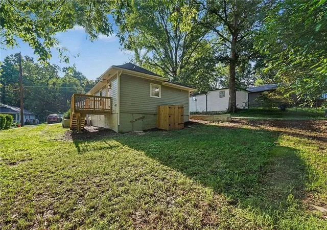 Photo 4 of Single family home for sale at 882 Hall St, Atlanta, GA 30318 | MLS# 7824235 | Listing updated on 2026-09-17