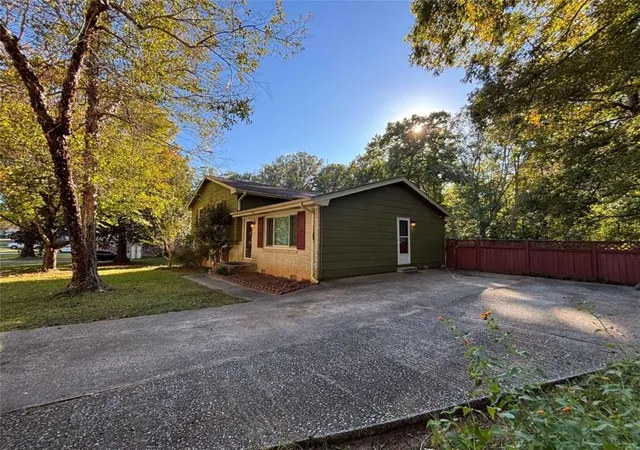 Photo 3 of Single family home for sale at 8321 Magnolia Dr, Jonesboro, GA 30238 | MLS# 7857136 | Listing updated on 2026-10-22