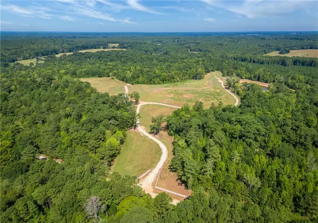 Photo 1 of Single family home for sale at 692 Hutchins Wolfskin Rd, Stephens, GA 30667 | MLS# 7844344 | Listing updated on 2026-10-12