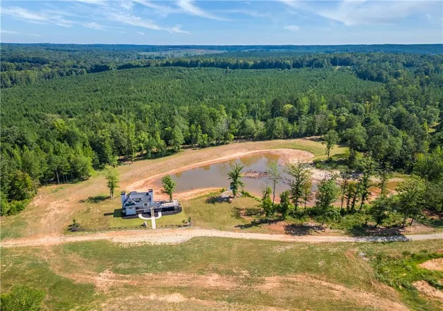 Photo 2 of Single family home for sale at 692 Hutchins Wolfskin Rd, Stephens, GA 30667 | MLS# 7844344 | Listing updated on 2026-10-12