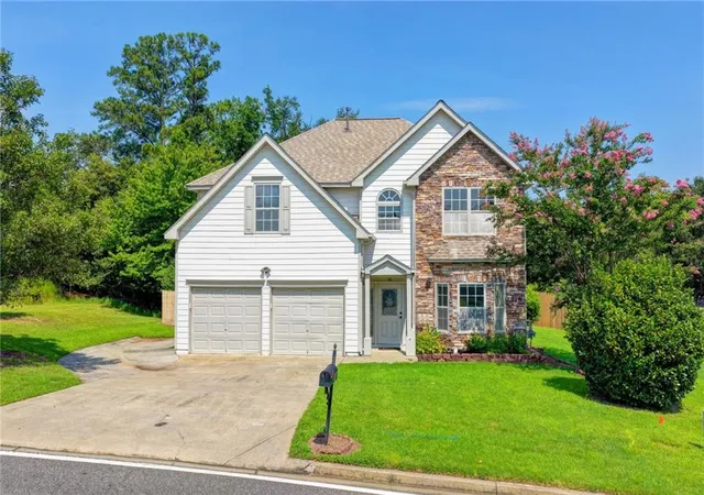 Photo 1 of Single family home for sale at 220 Nichols Dr, Suwanee, GA 30024 | MLS# 7831019 | Listing updated on 2026-09-05