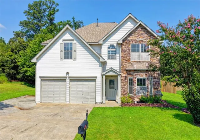 Photo 2 of Single family home for sale at 220 Nichols Dr, Suwanee, GA 30024 | MLS# 7831019 | Listing updated on 2026-09-05