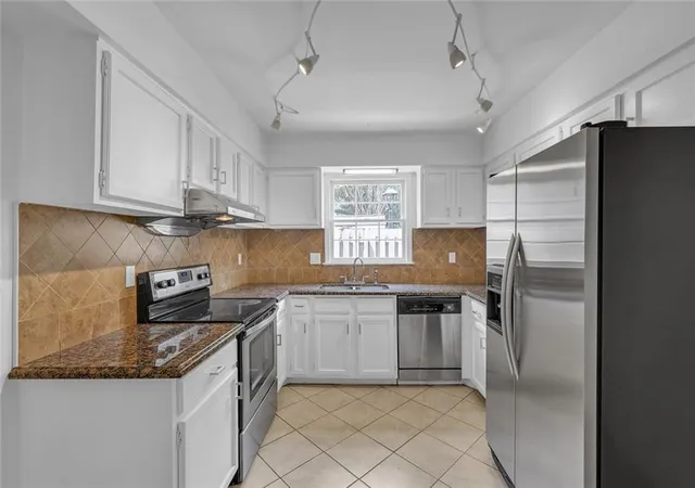Photo 4 of Townhouse for sale at 1138 Moorestown Cir, Decatur, GA 30033 | MLS# 7834018 | Listing updated on 2026-09-09