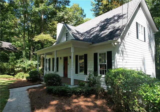 Photo 4 of Single family home for sale at 5960 Bridle Dr, Cumming, GA 30028 | MLS# 7835122 | Listing updated on 2026-09-11