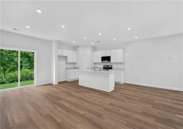 Photo 3 of Single family home for sale at 73 Sea Grv Dr, Rome, GA 30161 | MLS# 7835632 | Listing updated on 2026-09-13