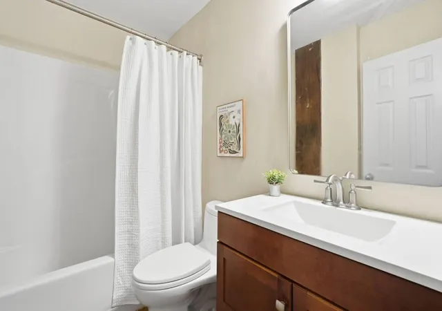Listing Photo 5 - Condo for sale in building located at 326 Nelson St Sw, Atlanta, GA 30313 - Unit #205