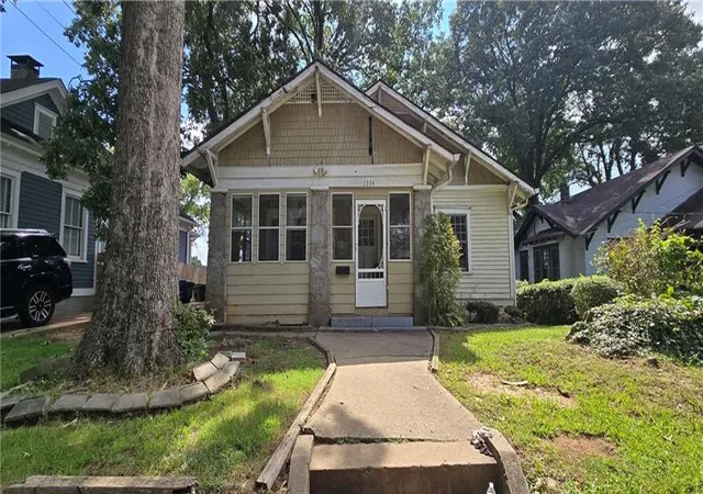 Photo 2 of Sale Pending at 1334 Oak St Sw, Atlanta, GA 30310 | MLS# 7844858 | Listing updated on 2026-09-30