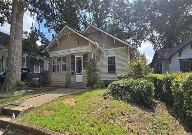 Photo 3 of Sale Pending at 1334 Oak St Sw, Atlanta, GA 30310 | MLS# 7844858 | Listing updated on 2026-09-30