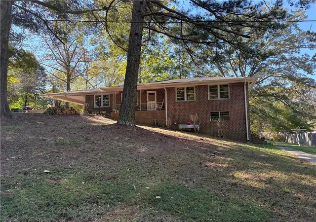 Photo 1 of Single family home for sale at 528 Robertson Cir, Tallapoosa, GA 30176 | MLS# 7860379 | Listing updated on 2026-10-29