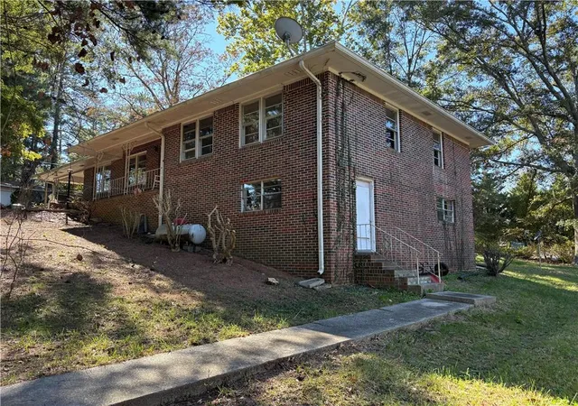 Photo 2 of Single family home for sale at 528 Robertson Cir, Tallapoosa, GA 30176 | MLS# 7860379 | Listing updated on 2026-10-29