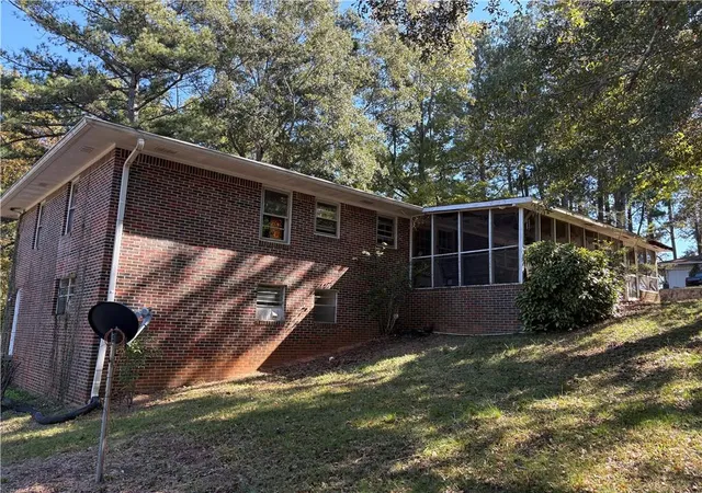 Photo 3 of Single family home for sale at 528 Robertson Cir, Tallapoosa, GA 30176 | MLS# 7860379 | Listing updated on 2026-10-29