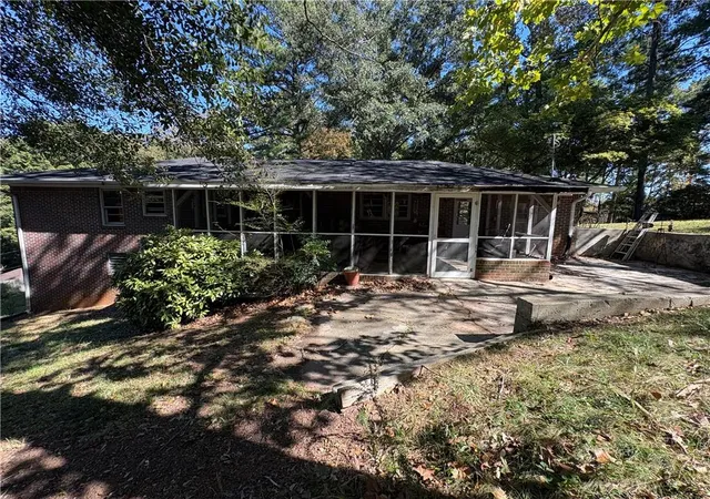 Photo 4 of Single family home for sale at 528 Robertson Cir, Tallapoosa, GA 30176 | MLS# 7860379 | Listing updated on 2026-10-29