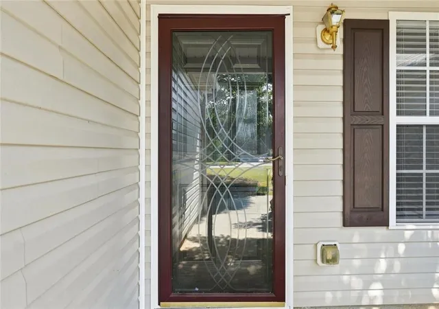 Photo 3 of Sale Pending at 4293 Parks Ridge Dr Sw, Snellville, GA 30039 | MLS# 7833430 | Listing updated on 2026-10-04