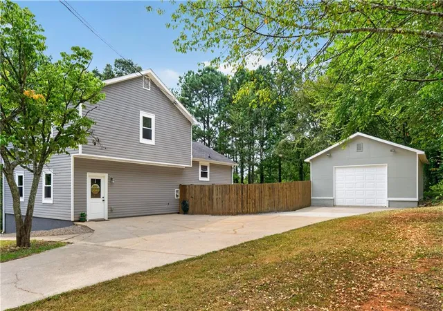 Single family home for sale at 40 Red Top Cir, Emerson, GA 30137 | MLS# 7837914