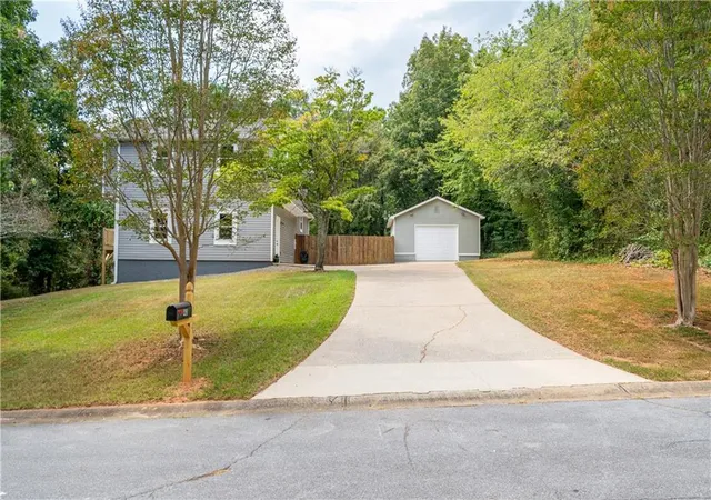 Photo 2 of Single family home for sale at 40 Red Top Cir, Emerson, GA 30137 | MLS# 7837914 | Listing updated on 2026-09-16