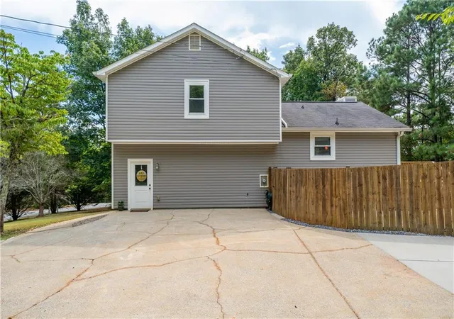Photo 3 of Single family home for sale at 40 Red Top Cir, Emerson, GA 30137 | MLS# 7837914 | Listing updated on 2026-09-16