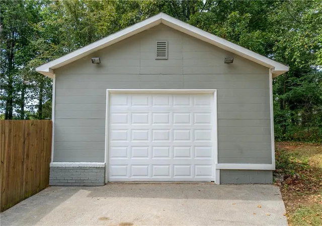 Photo 3 of Single family home for sale at 40 Red Top Cir, Emerson, GA 30137 | MLS# 7837914 | Listing updated on 2026-09-16