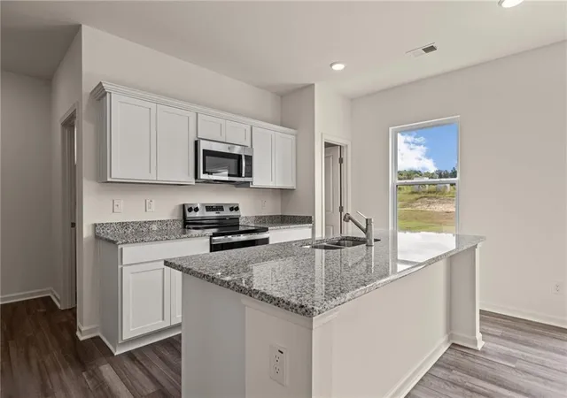 Photo 3 of Single family home for sale at 37 Crescent Blvd, Carrollton, GA 30016 | MLS# 7831442 | Listing updated on 2026-09-09