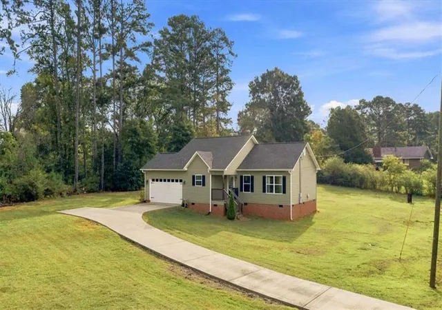 Photo 2 of Sale Pending at 8 Fernwood Way Ne, Rome, GA 30161 | MLS# 7835472 | Listing updated on 2026-09-17
